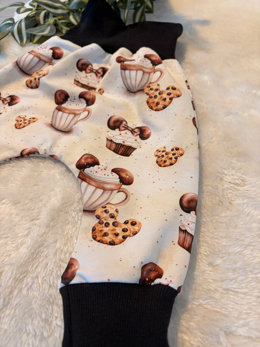 Pumphose mit niedlichen Cupcakes, Cookies und Kakao-Motive Gr. 80