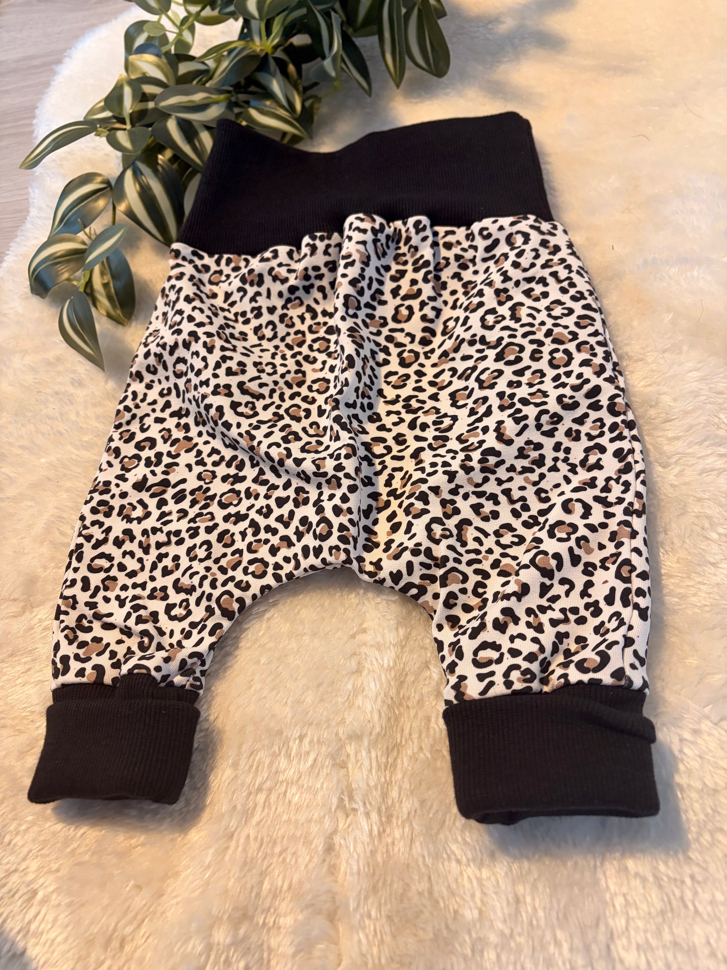 Fleckenfrech und fabelhaft- Leoprint Pumphose Gr.56