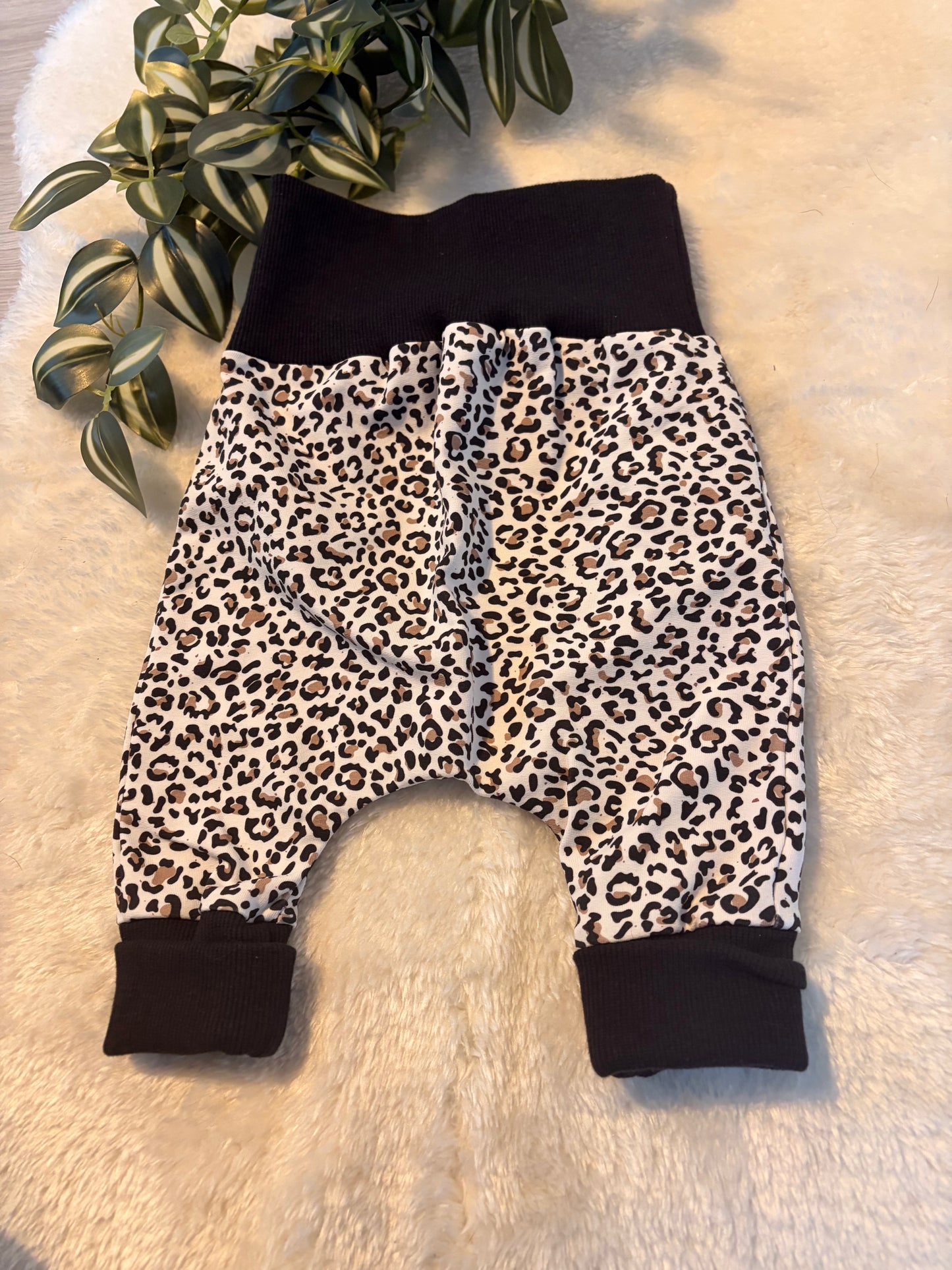 Fleckenfrech und fabelhaft- Leoprint Pumphose Gr.56