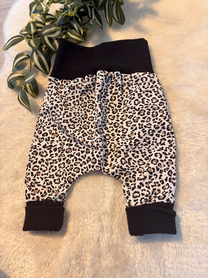 Fleckenfrech und fabelhaft- Leoprint Pumphose Gr.56