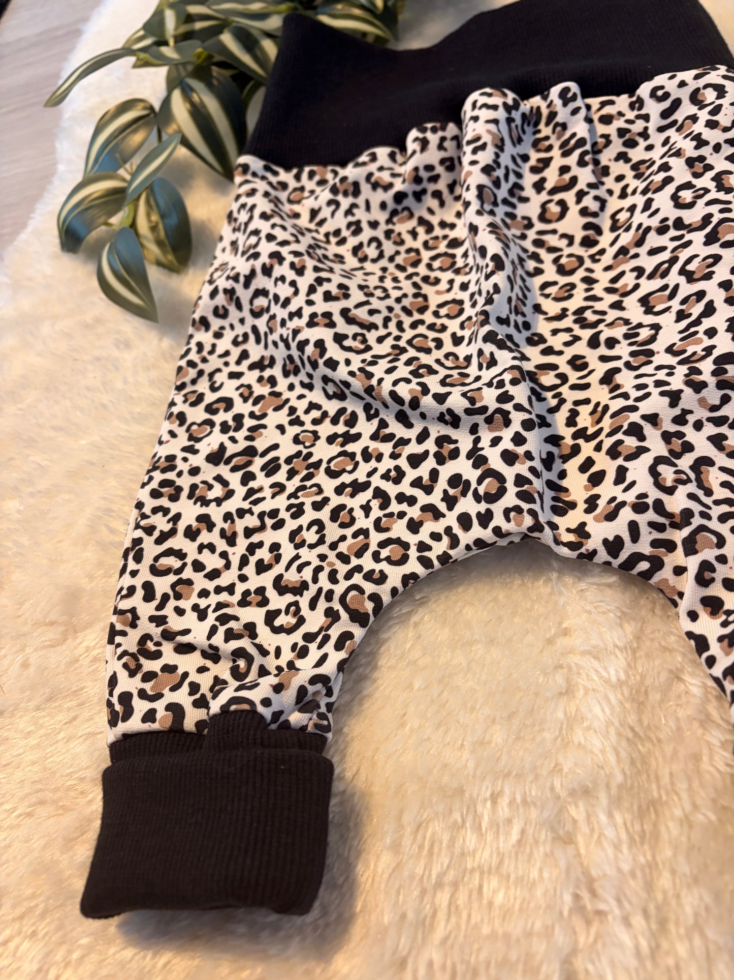 Fleckenfrech und fabelhaft- Leoprint Pumphose Gr.56