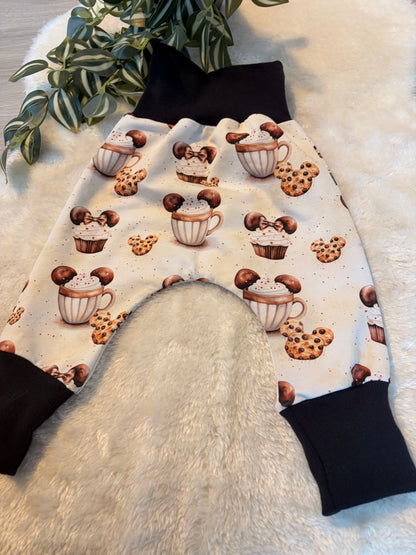 Pumphose mit niedlichen Cupcakes, Cookies und Kakao-Motive Gr. 80