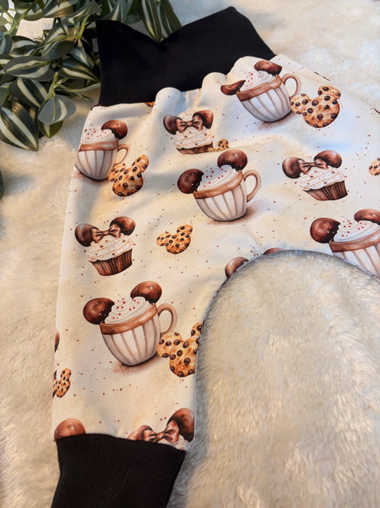 Pumphose mit niedlichen Cupcakes, Cookies und Kakao-Motive Gr. 80