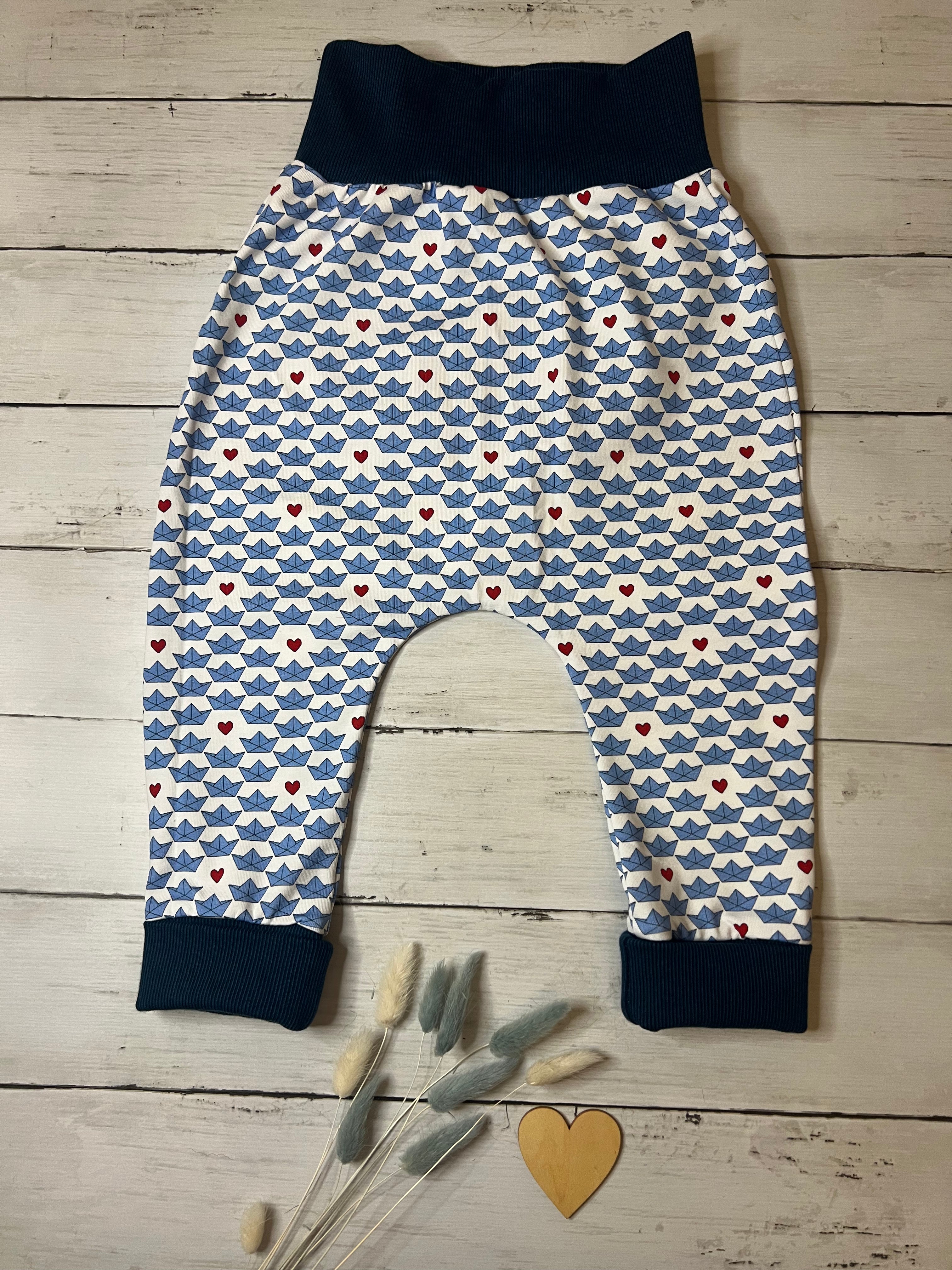 Ahoi! Pumphose mit Papierschiffen Gr. 86