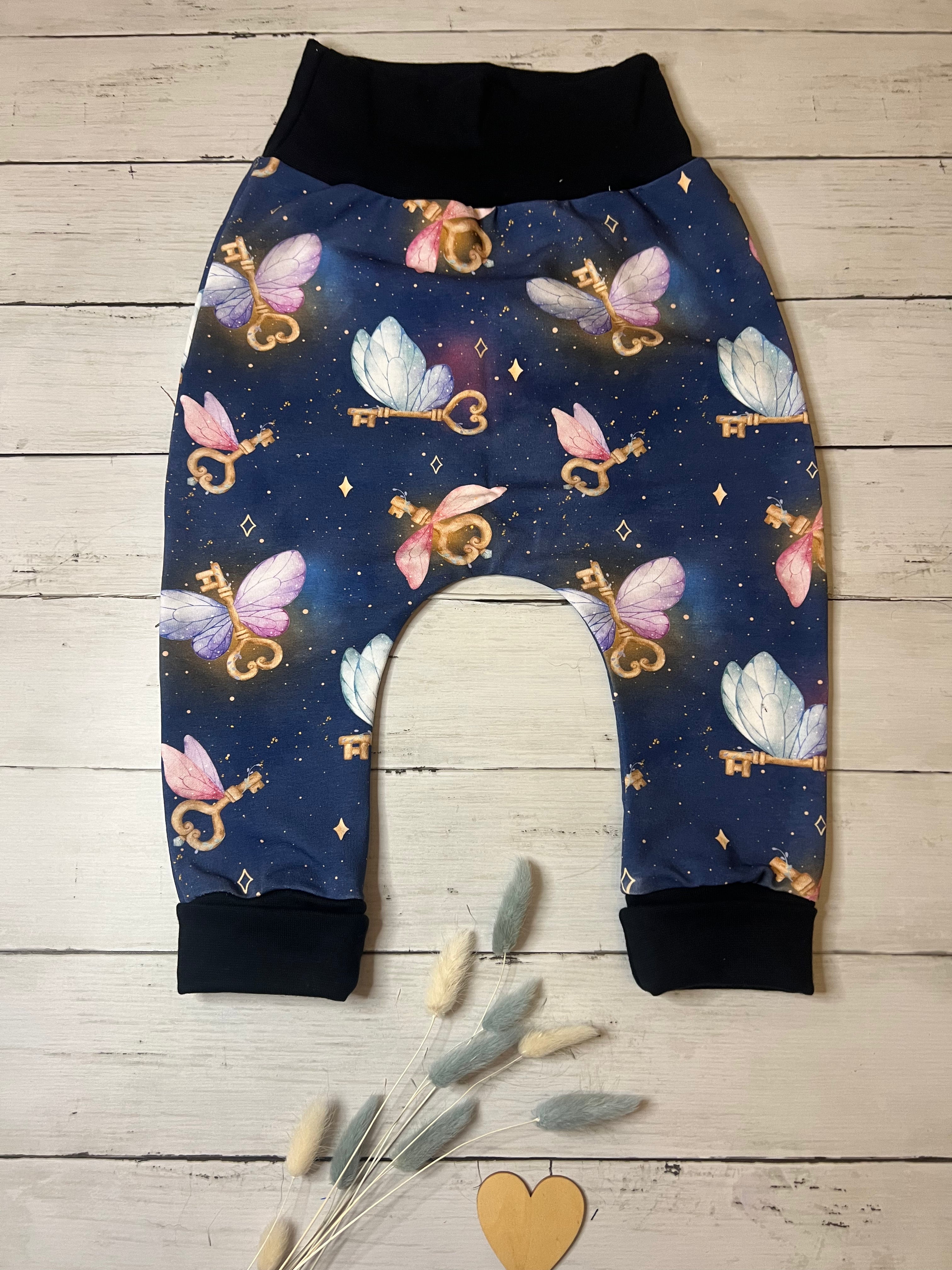 Pumphose mit Schlüsseln und Schmetterlingen Gr. 56